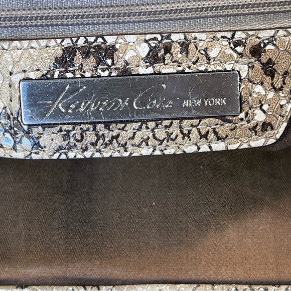 Kenneth Cole Snake Embossed Leather Bag with Kiss-lock Closure - Picture 9 of 13